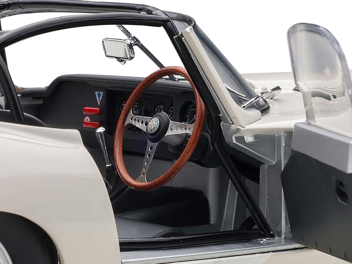 Jaguar Lightweight E Type Roadster RHD (Right Hand Drive) White 1/18 Model Car by Autoart LuxuryLifeWay Online Store