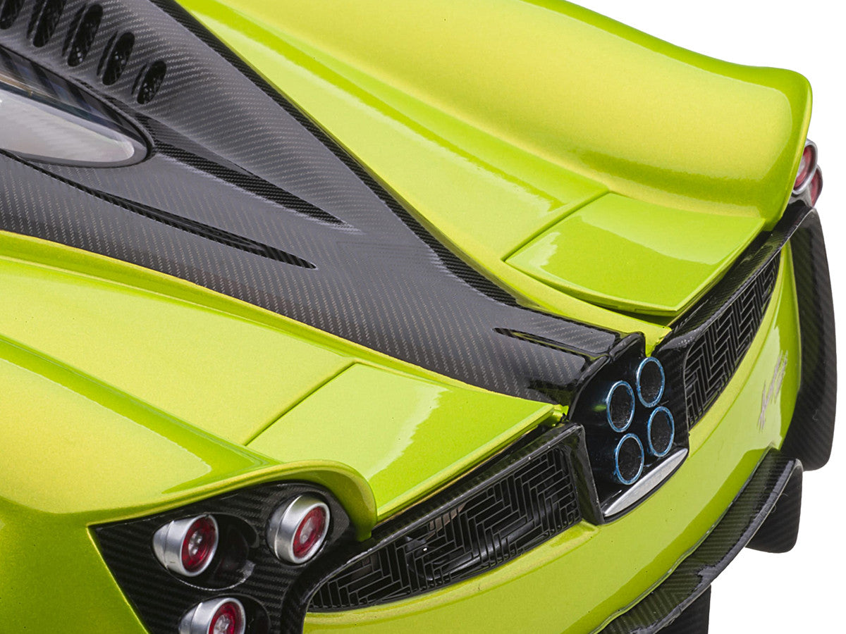 Pagani Huayra Roadster Verde Firenze Green Metallic and Carbon with Luggage Set 1/18 Model Car by Autoart LuxuryLifeWay Online Store