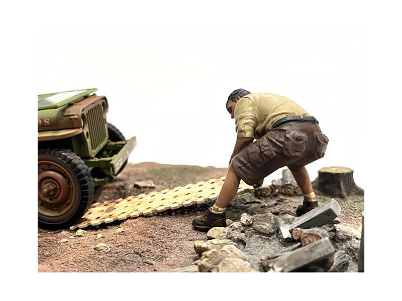 "4X4 Mechanic" Figure 2 with Board Accessory for 1/18 Scale Models by American Diorama LuxuryLifeWay Online Store