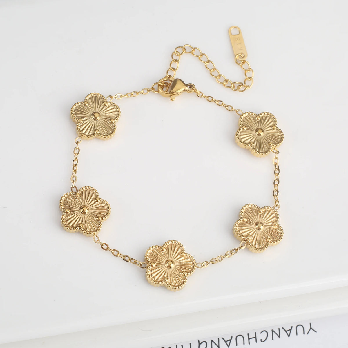 Hot Sale Black/Gold Stainless Steel Laser Five-Leaf Flower Charm Bracelet Personalized For Man Woman Classic Clover Jewelry Pi-Mart