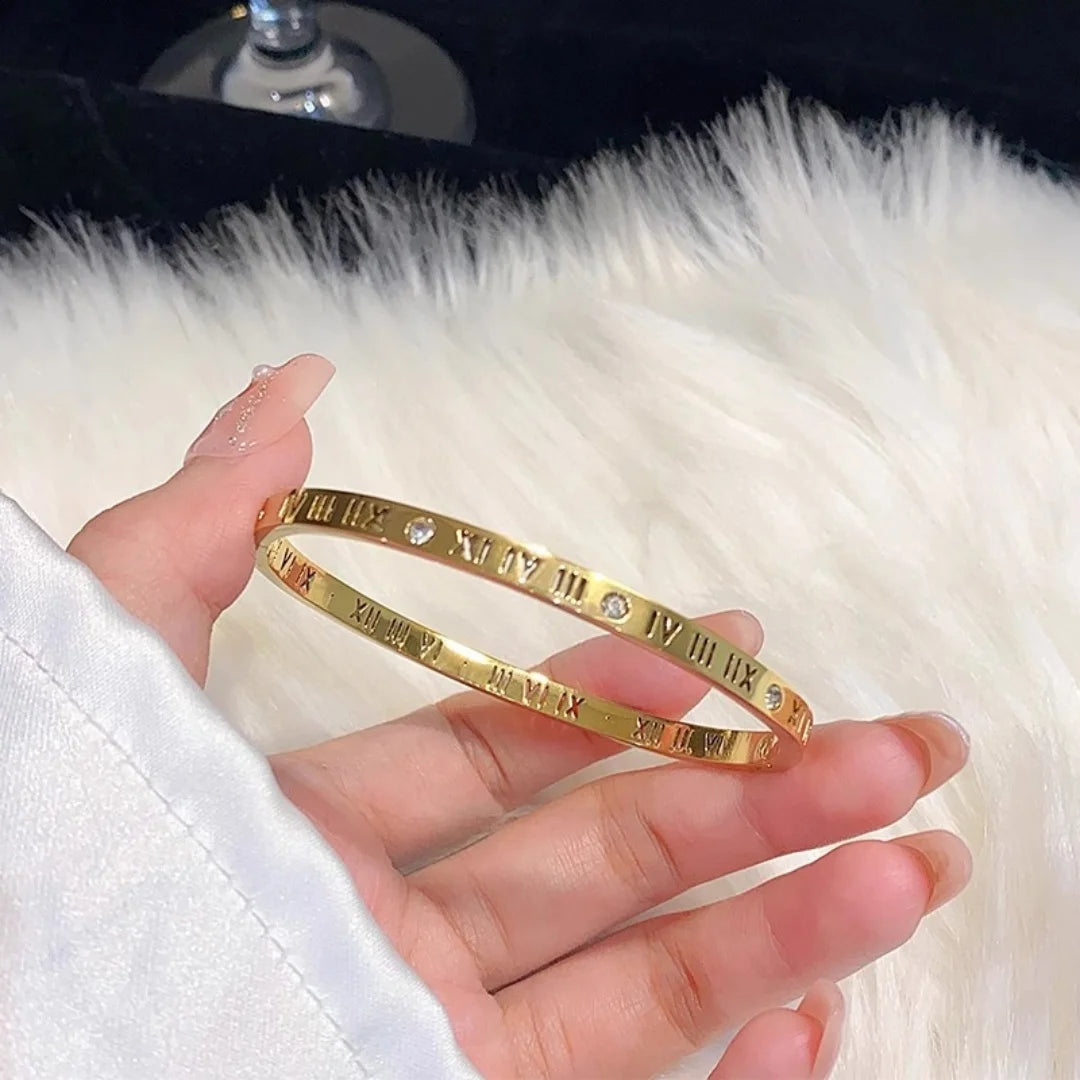Female titanium steel starry sky high-end bracelet; light luxury temperament INS style; elegant design for a minority Pi-Mart