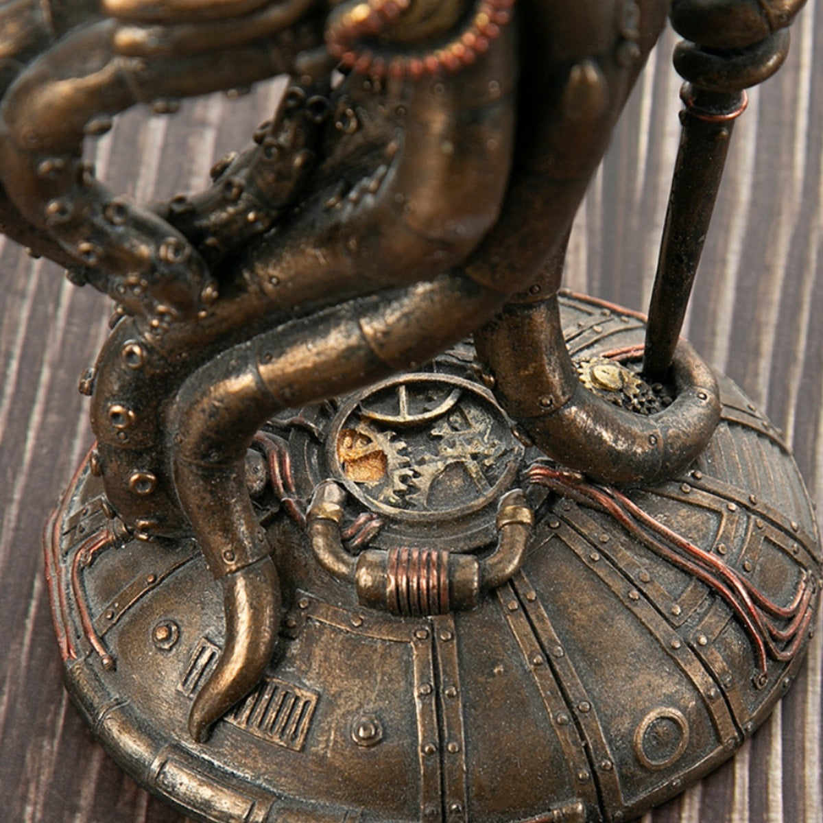 Steampunk-style Mechanical Traveler Octopus Sculpture Decoration PearlNestDecor.com