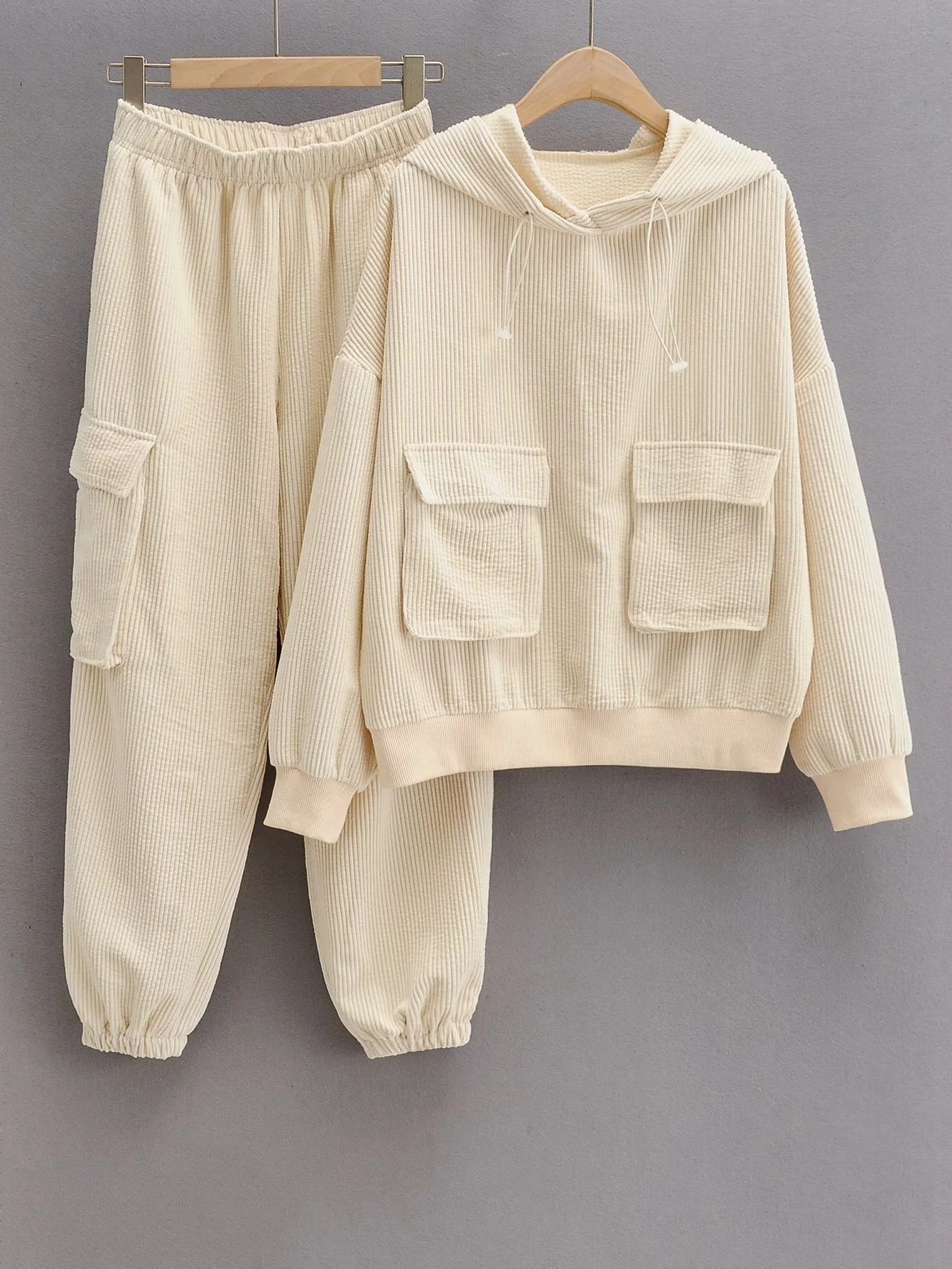 Fashion Two-piece Hooded Sweatshirt With Loose Pockets