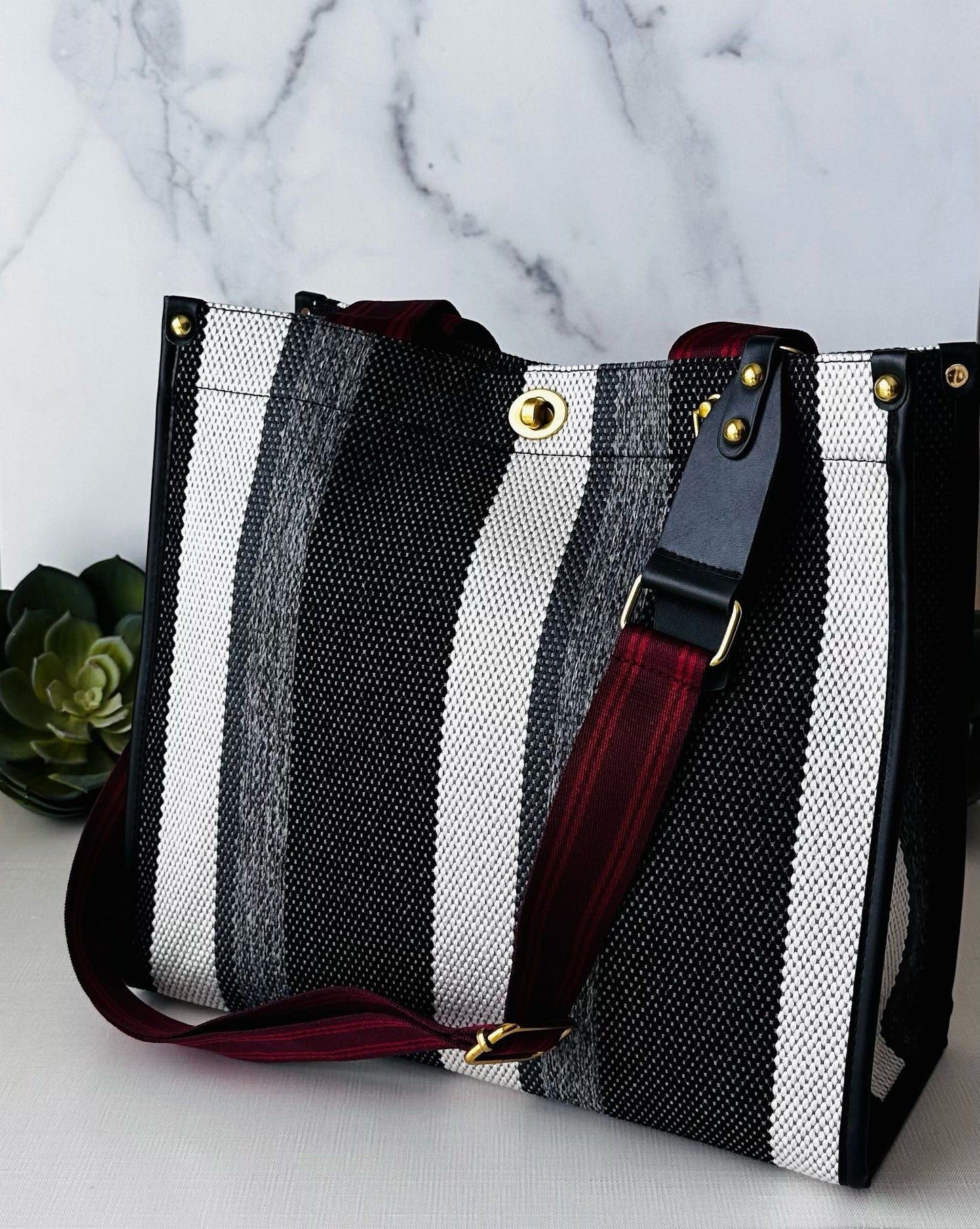 Stripe Tote LadyShow.Store