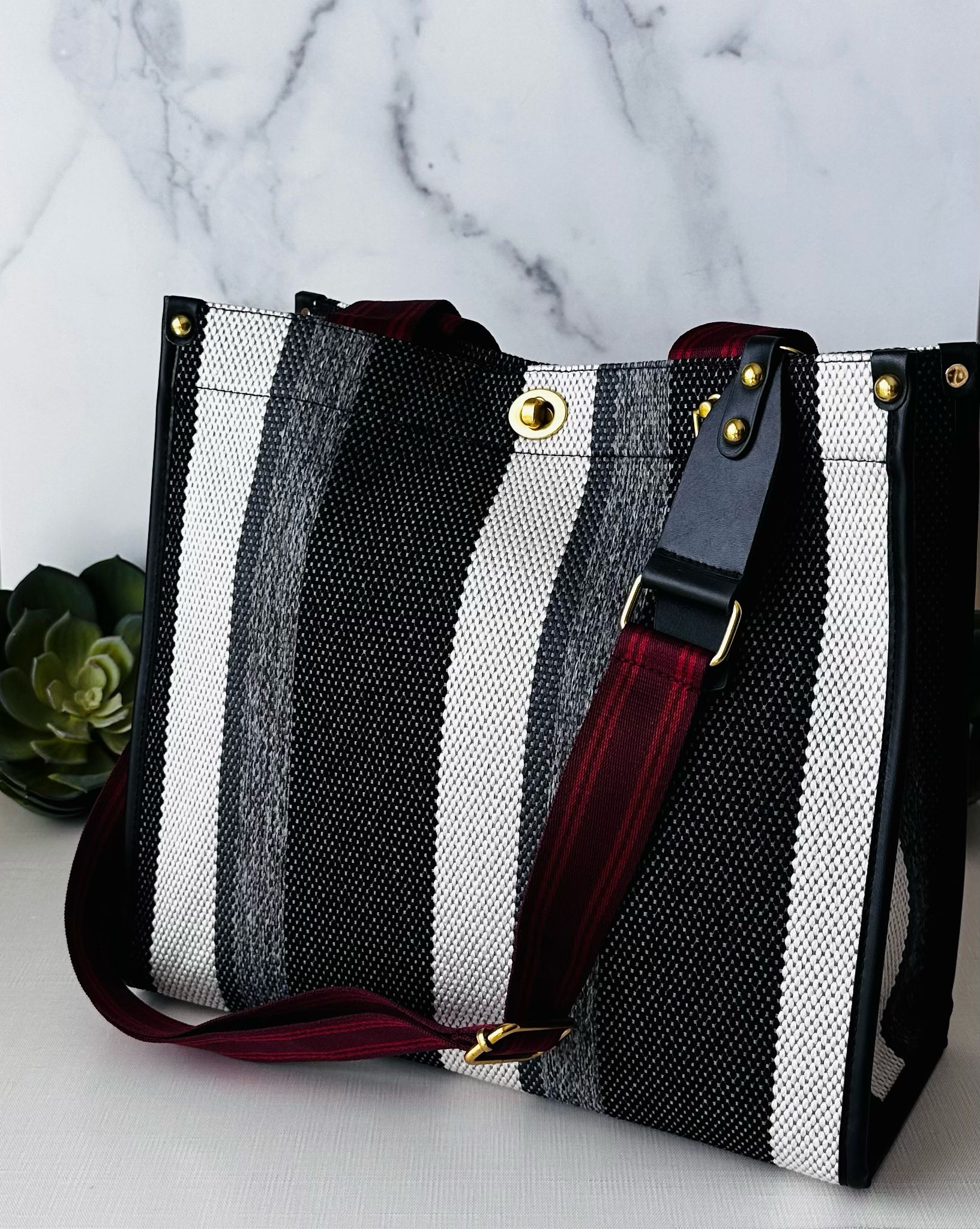 Stripe Tote LadyShow.Store