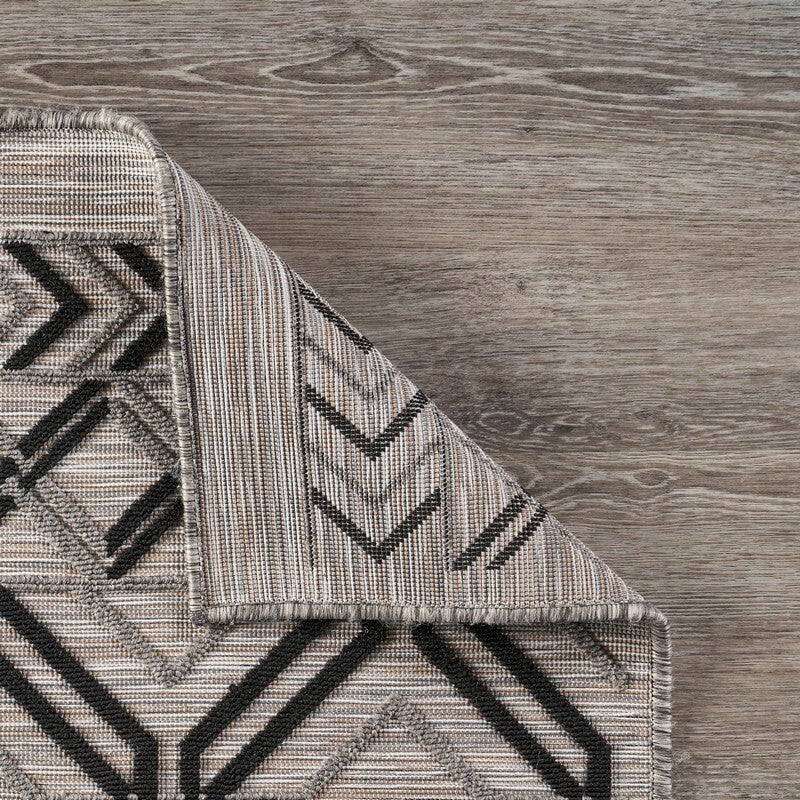 5' X 7' Black And Tan Indoor Outdoor Area Rug LuxuryLifeWay Online Store