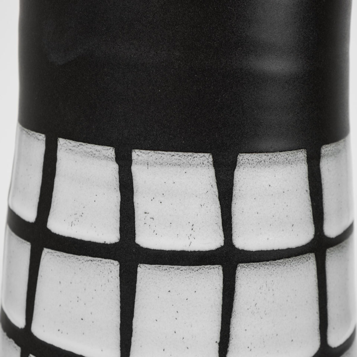 24" Black and White Modern Grid Ceramic Vase LuxuryLifeWay Online Store