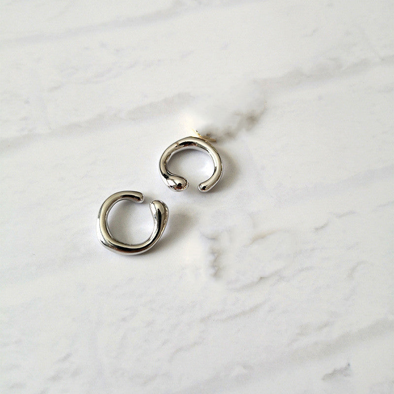 Metallic round earring