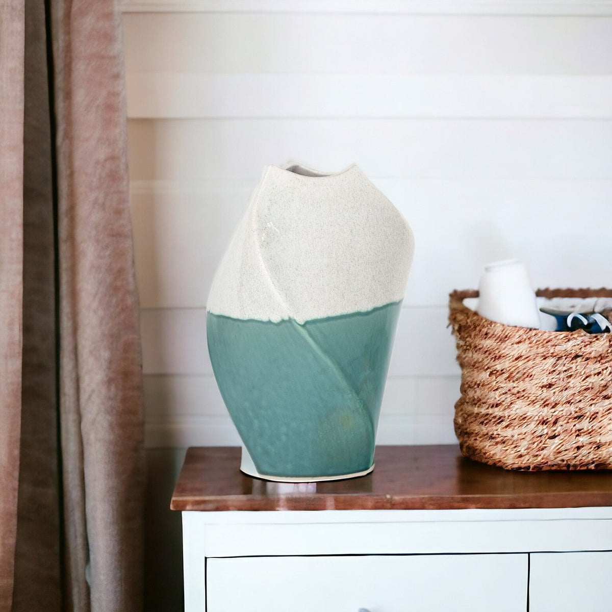 12" Green and Ivory Ombre Wavy Ceramic Table Vase LuxuryLifeWay Online Store