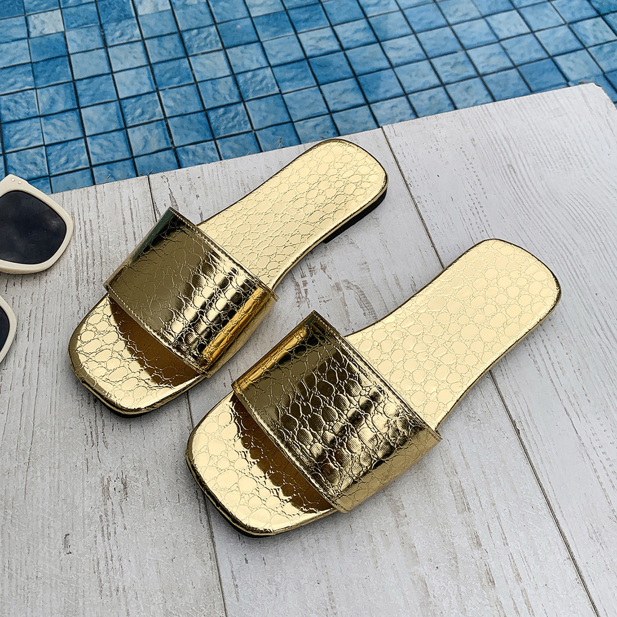Fashion Crocodile-textured Slides Slippers Summer Square Toe Flat Sandals Summer Seaside Vacation Beach Shoes For Women CJD