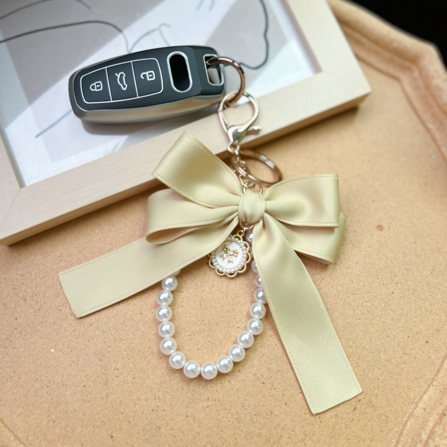 Bow Pearl Metal Keychains Decoration LadyShow.Store