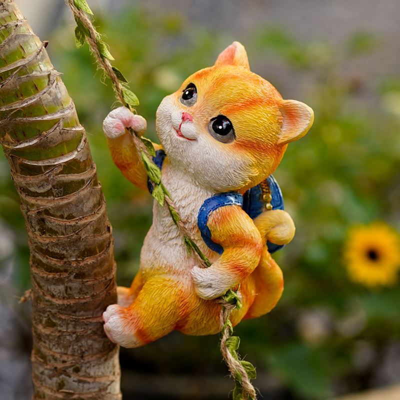 Outdoor Garden Decoration with Cute Squirrel Planters Pi-Mart