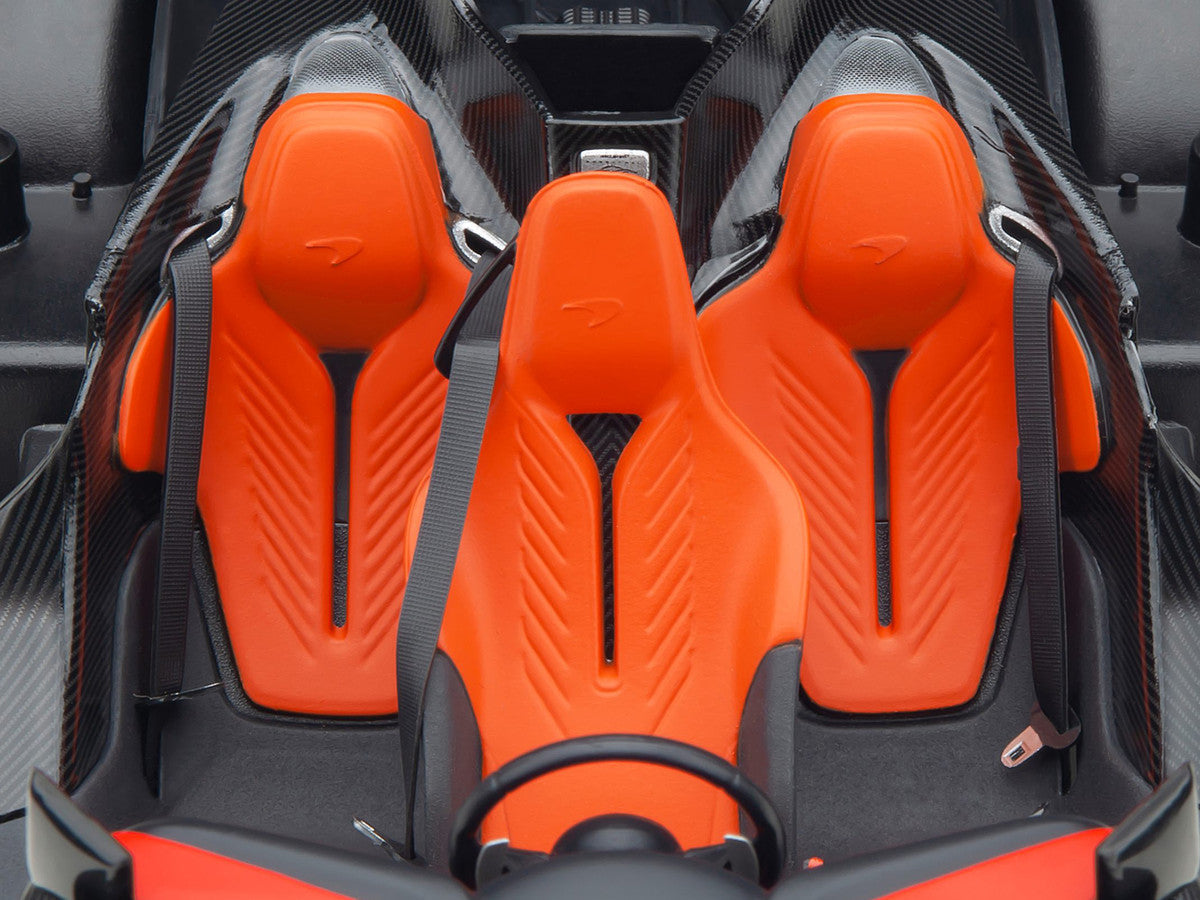 McLaren Speedtail Volcano Orange Metallic with Black Top and Suitcase Accessories 1/18 Model Car by Autoart LuxuryLifeWay Online Store