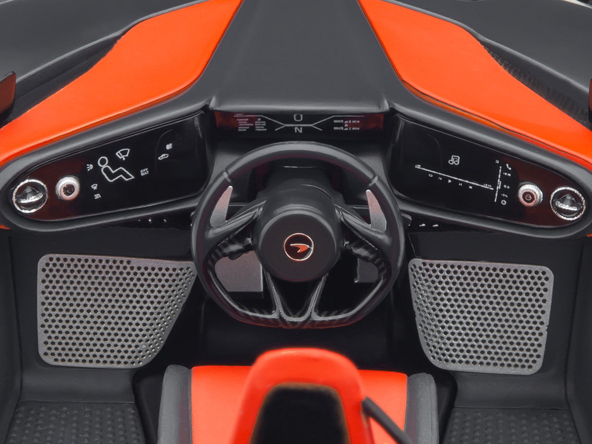 McLaren Speedtail Volcano Orange Metallic with Black Top and Suitcase Accessories 1/18 Model Car by Autoart LuxuryLifeWay Online Store