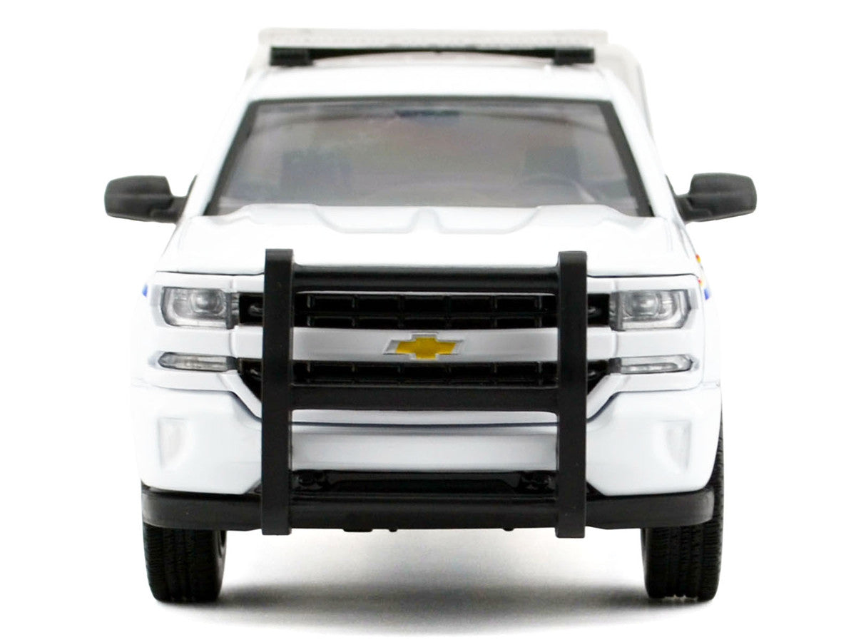 2017 Chevrolet Silverado 1500 LT Z71 Crew Cab Pickup Truck with Camper Box "Royal Canadian Mounted Police" White "Law Enforcement and Public Service" Series 1/27 Diecast Model Car by Motormax LuxuryLifeWay Online Store