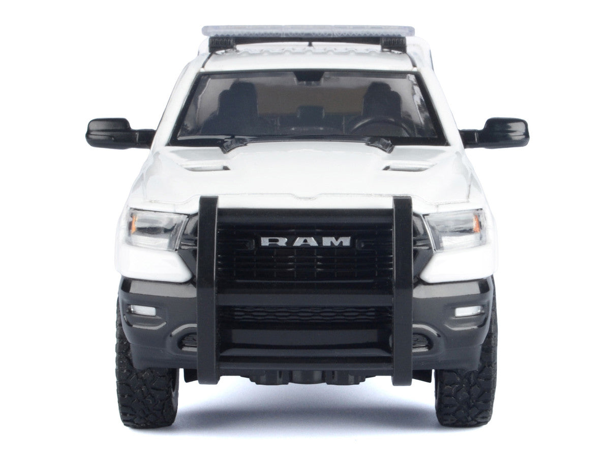 2019 RAM 1500 Laramie Crew Cab Pickup Truck with Truck Bed Camper White "Custom Builder's Kit" Series 1/27 Diecast Model Car by Motormax LuxuryLifeWay Online Store