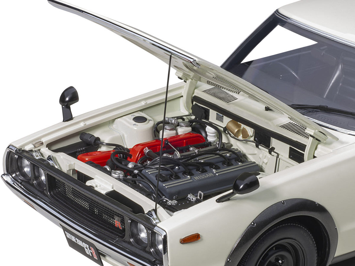 Nissan Skyline 2000GT-R (KPGC110) RHD (Right Hand Drive) White 1/18 Model Car by Autoart LuxuryLifeWay Online Store