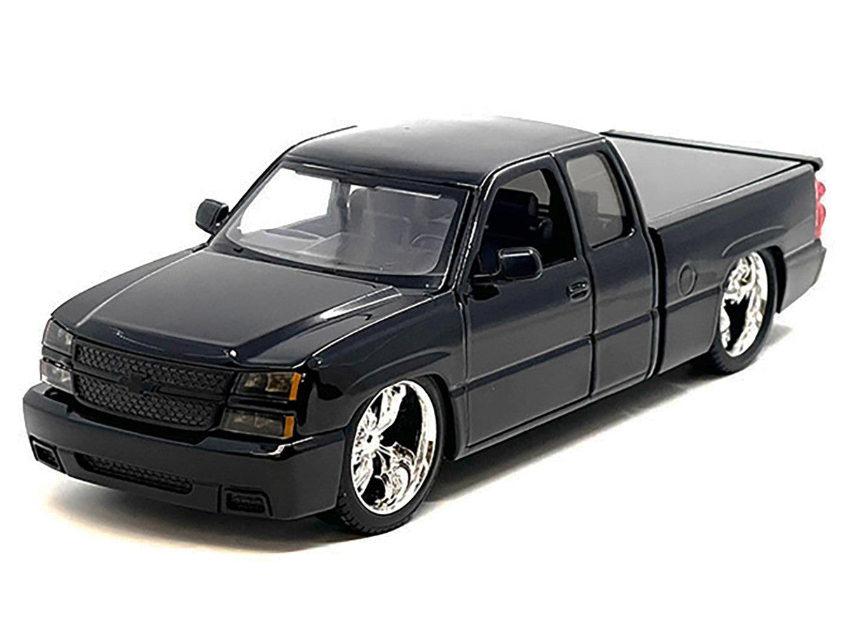 2006 Chevrolet Silverado Custom Pickup Truck Black "Die-Cast Collection" Series 1/25 Diecast Model Car by Motormax LuxuryLifeWay Online Store