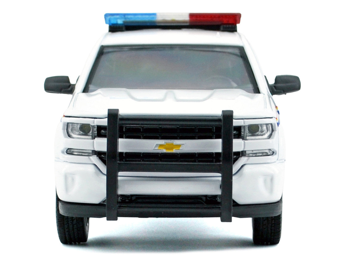 2017 Chevrolet Silverado 1500 LT Z71 Crew Cab Pickup Truck "Royal Canadian Mounted Police" White with Flashing Light Bar and Front and Rear Lights and Sounds "Law Enforcement and Public Service" Series 1/27 Diecast Model Car by Motormax LuxuryLifeWay Online Store