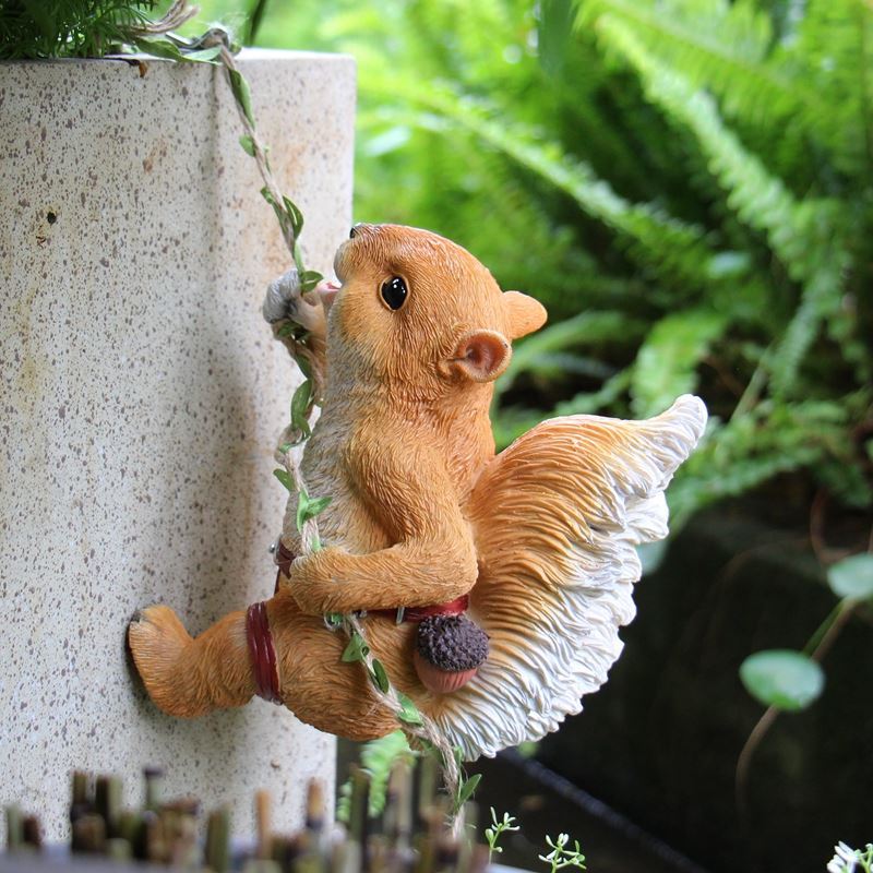 Outdoor Garden Decoration with Cute Squirrel Planters Pi-Mart