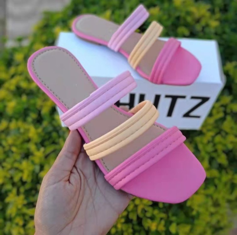 Flat Woven Hollow Slippers Women's Plus Size Color Matching Beach Sandals LadyShow.Store