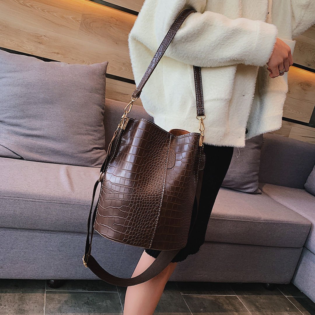 Blake Shoulder Bag -Chocolate Croc LadyShow.Store