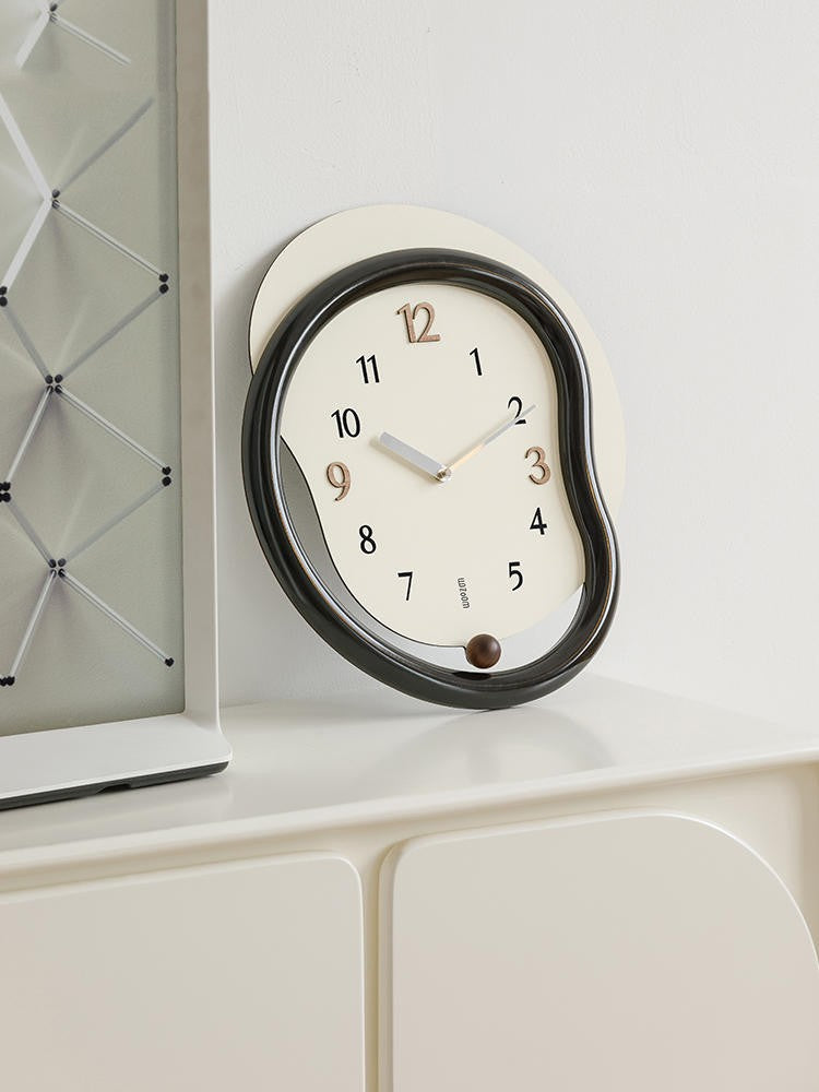 Creative Simple Punch-free Living Room Wall Clock PearlNestDecor.com