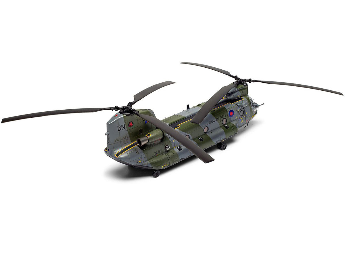 Level 3 Model Kit Boeing Chinook HC.1 Helicopter with 2 Scheme Options 1/72 Plastic Model Kit by Airfix LuxuryLifeWay Online Store