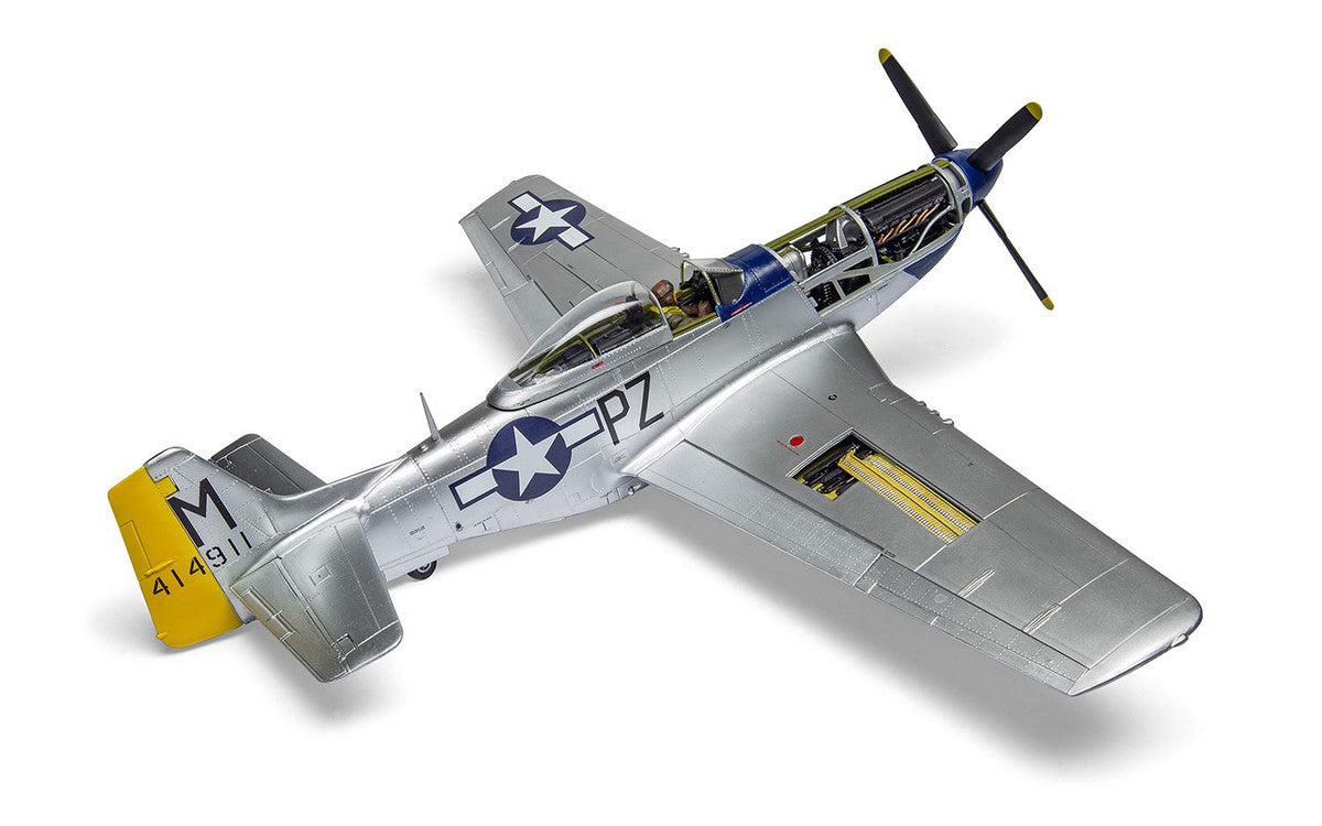 Level 4 Model Kit North American P-51D Mustang Aircraft with 2 Scheme Options 1/24 Plastic Model Kit by Airfix LuxuryLifeWay Online Store
