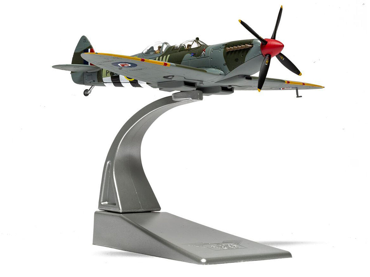 Supermarine Spitfire T.9 Aircraft "PV202 Aerial Collective at Duxford Airfield" British Royal Air Force "The Aviation Archive" Series 1/72 Diecast Model by Corgi LuxuryLifeWay Online Store