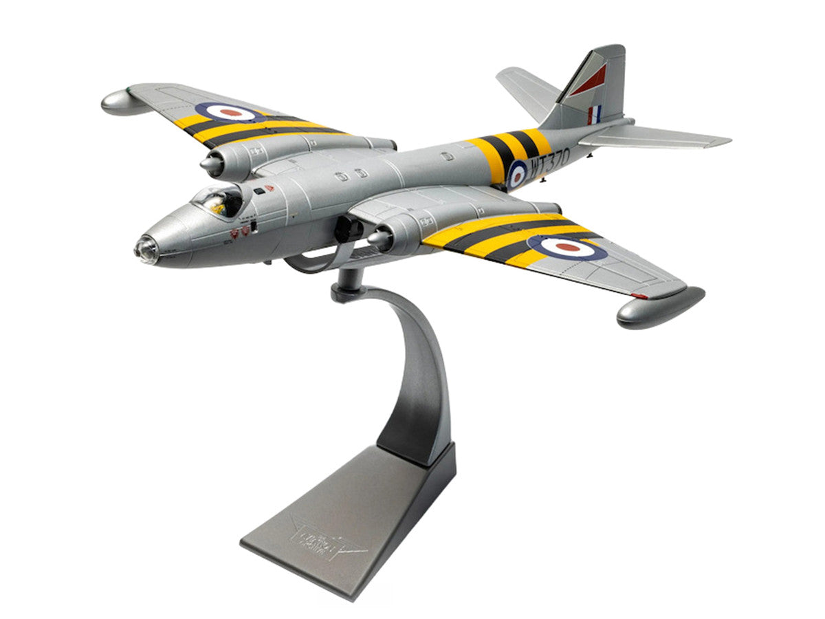 English Electric Canberra B.6 Aircraft "WT370 Wg. Cdr. Paul Mallorie No.139 Squadron Operation Musketeer" (1956) Royal Air Force "The Aviation Archive" Series 1/72 Diecast Model Car by Corgi LuxuryLifeWay Online Store