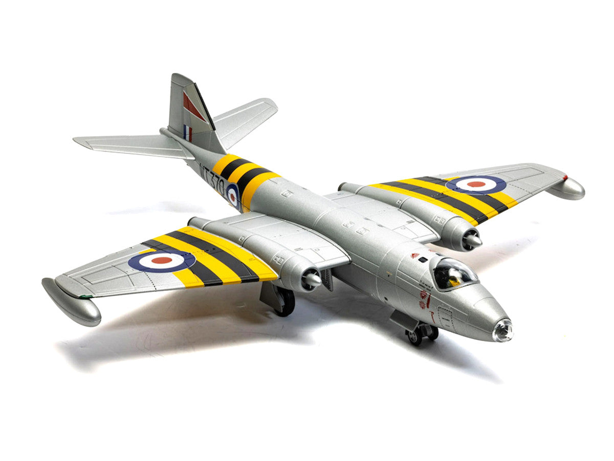 English Electric Canberra B.6 Aircraft "WT370 Wg. Cdr. Paul Mallorie No.139 Squadron Operation Musketeer" (1956) Royal Air Force "The Aviation Archive" Series 1/72 Diecast Model Car by Corgi LuxuryLifeWay Online Store