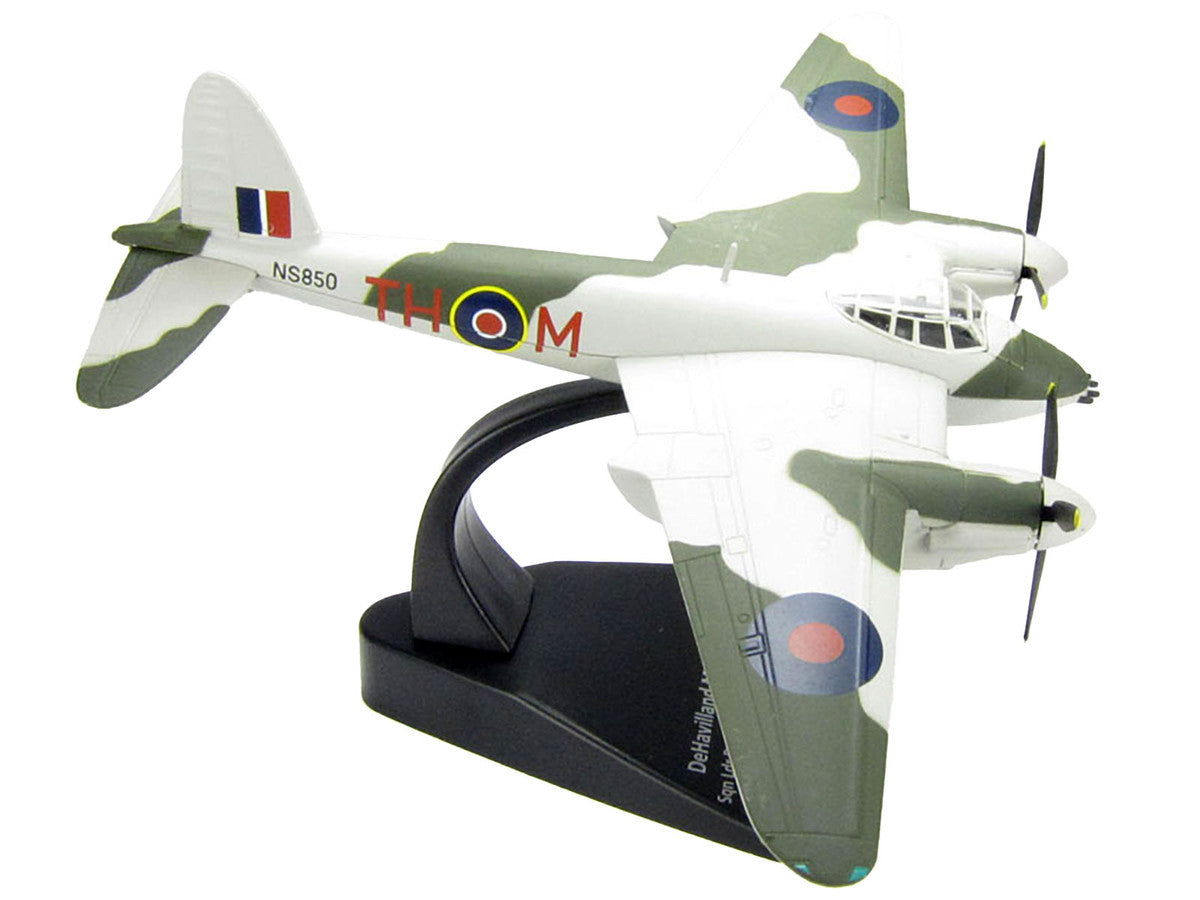DeHavilland Mosquito FB MKVI Combat Aircraft "Sqd. Ldr. Robert Allen Kip and Flt. Lt. Peter Huletsky Holmsley South" (1944) Royal Air Force "Oxford Aviation" Series 1/72 Diecast Model Airplane by Oxford Diecast LuxuryLifeWay Online Store