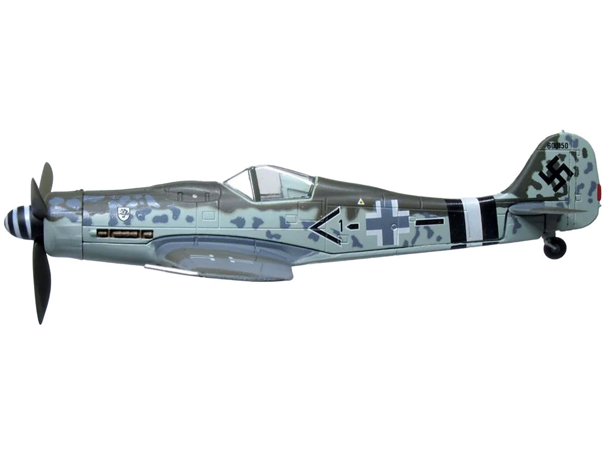 Focke-Wulf Fw190D-9 Fighter Aircraft "600150 JG-4 Frankfurt Rhine-Main Airfield" (1945) German Luftwaffe "Oxford Aviation" 1/72 Diecast Model Airplane by Oxford Diecast LuxuryLifeWay Online Store