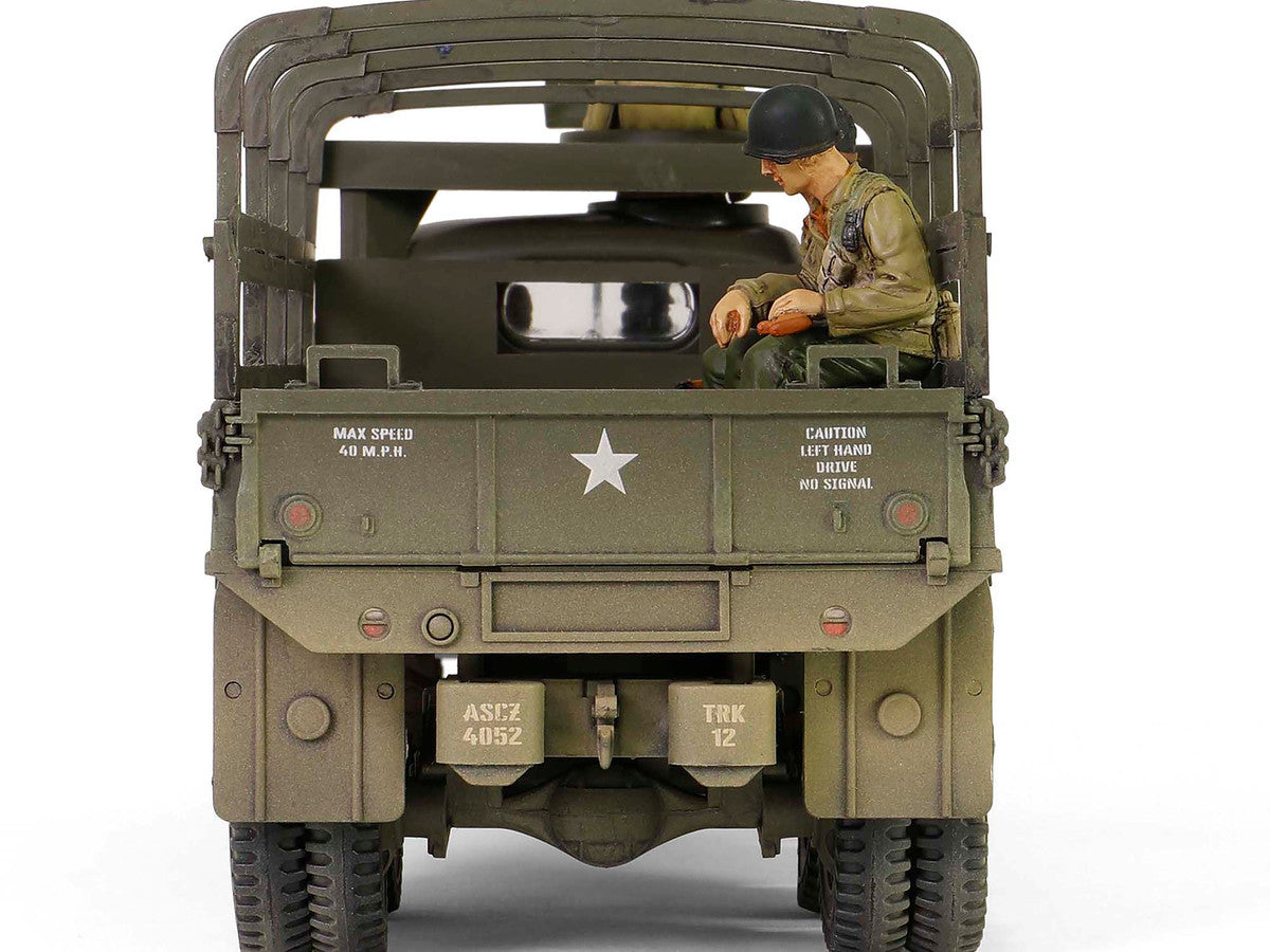 GMC CCKW-353B Cargo Truck "1st Infantry Division Weymouth England World War II" (1945) United States Army with Figures "Armoured Fighting Vehicle" Series 1/32 Diecast Model by Forces of Valor LuxuryLifeWay Online Store