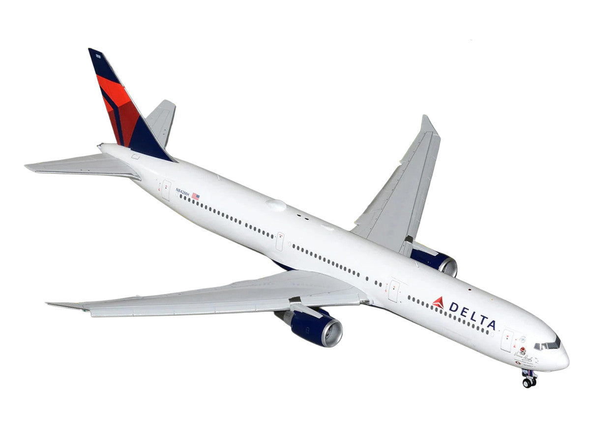 Boeing 767-400ER Commercial Aircraft with Flaps Down "Delta Air Lines" (N482MH) White with Blue and Red Tail "Gemini 200" Series 1/200 Diecast Model Airplane by GeminiJets LuxuryLifeWay Online Store