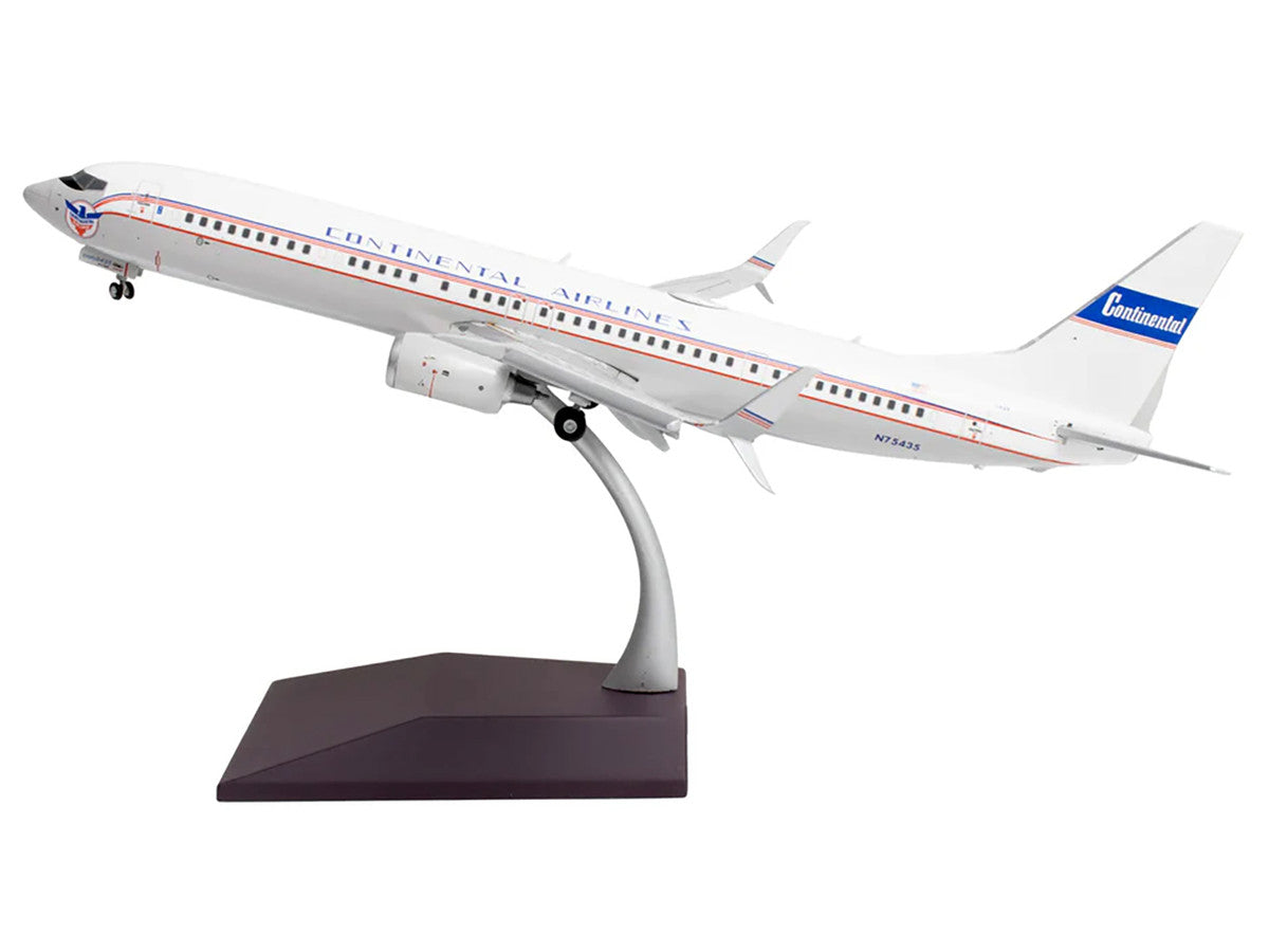 Boeing 737-900ER Commercial Aircraft with Flaps Down "Continental Airlines - United Airlines" (N75435) White with Red and Blue Stripes "Gemini 200" Series 1/200 Diecast Model Airplane by GeminiJets LuxuryLifeWay Online Store