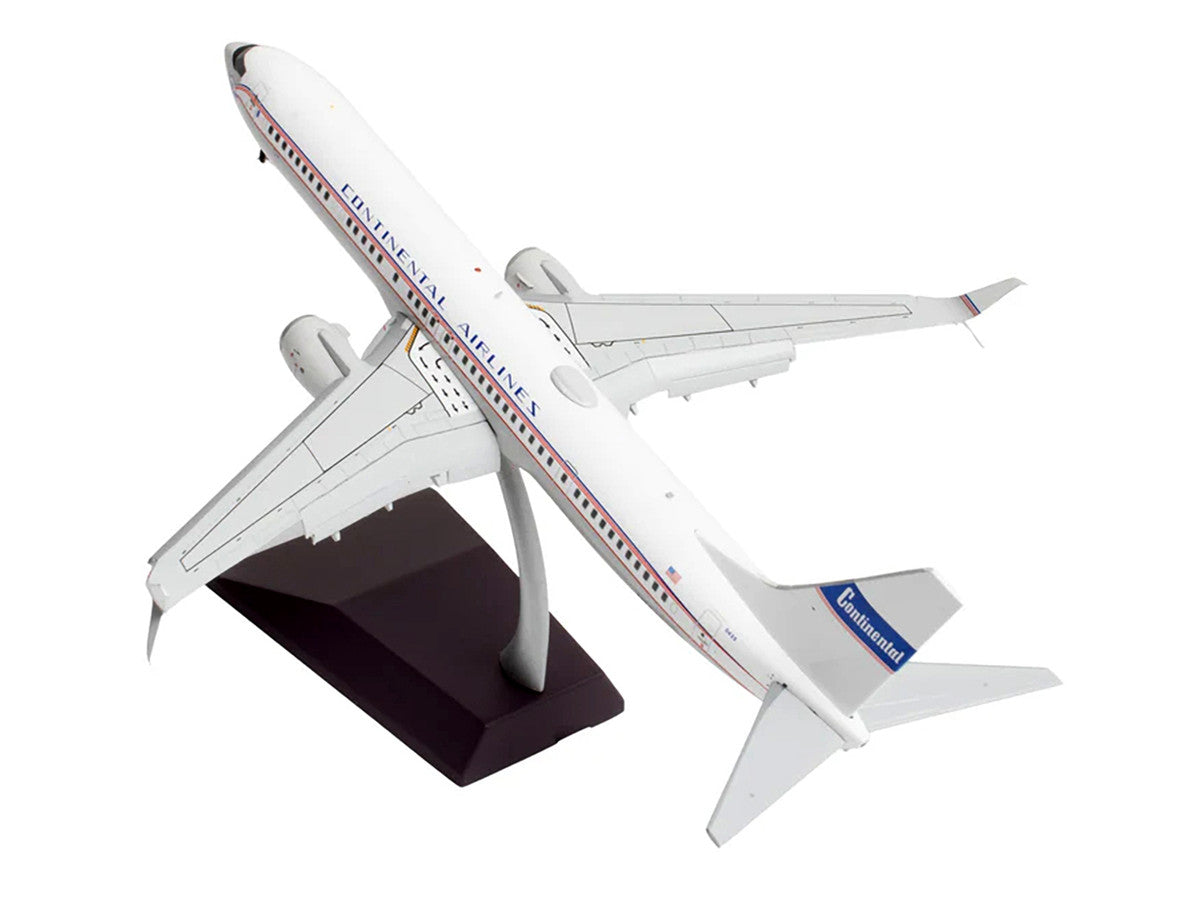 Boeing 737-900ER Commercial Aircraft with Flaps Down "Continental Airlines - United Airlines" (N75435) White with Red and Blue Stripes "Gemini 200" Series 1/200 Diecast Model Airplane by GeminiJets LuxuryLifeWay Online Store