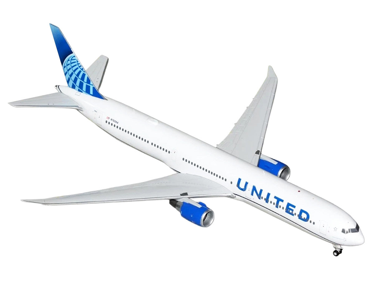 Boeing 767-400 Commercial Aircraft "United Airlines" (N76064) White with Blue Tail Graphics "Gemini 200" Series 1/200 Diecast Model Airplane by GeminiJets LuxuryLifeWay Online Store
