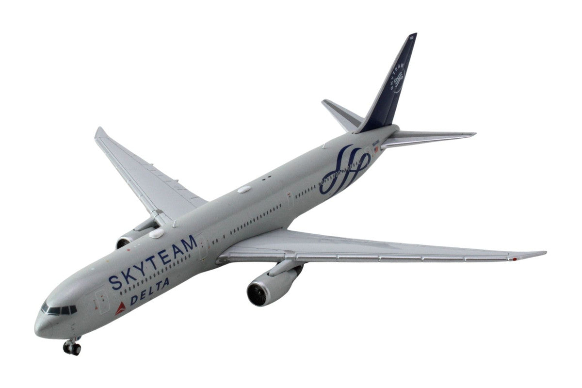 Boeing 767-400ER Commercial Aircraft "Delta Air Lines Skyteam" (N844MH) Gray Metallic with Blue Tail 1/400 Diecast Model Airplane by GeminiJets LuxuryLifeWay Online Store