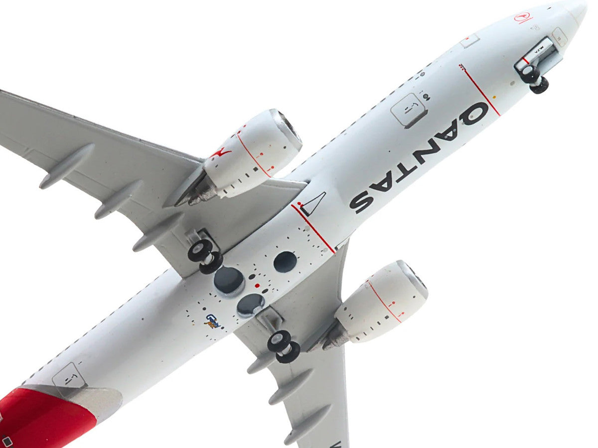 Boeing 737-800 Commercial Aircraft "Qantas Airways" (VH-VZW) White with Red Tail 1/400 Diecast Model Airplane by GeminiJets LuxuryLifeWay Online Store