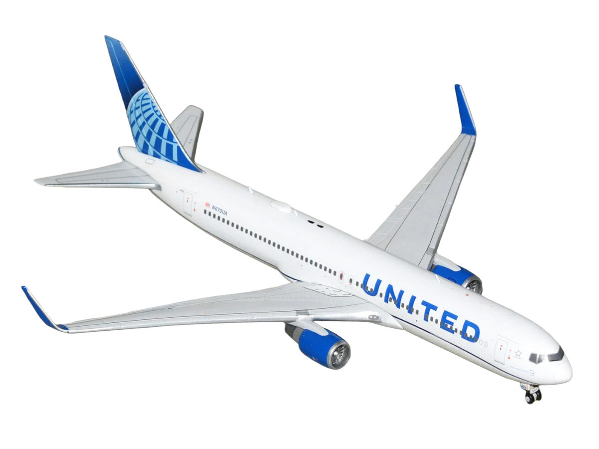 Boeing 767-300ER Commercial Aircraft "United Airlines" (N670UA) White with Blue Tail 1/400 Diecast Model Airplane by GeminiJets LuxuryLifeWay Online Store