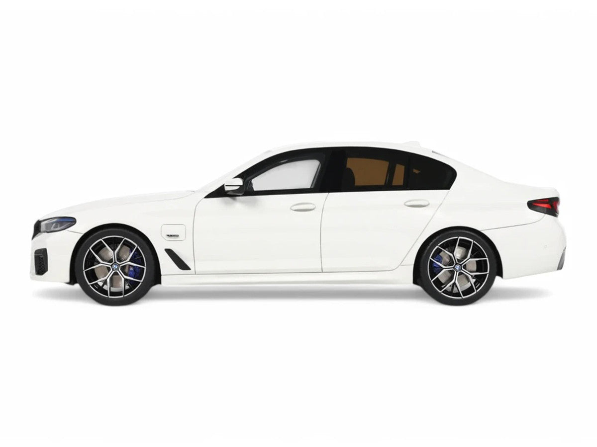 2023 BMW 545e xDrive M Sport Alpine White 1/18 Model Car by GT Spirit LuxuryLifeWay Online Store