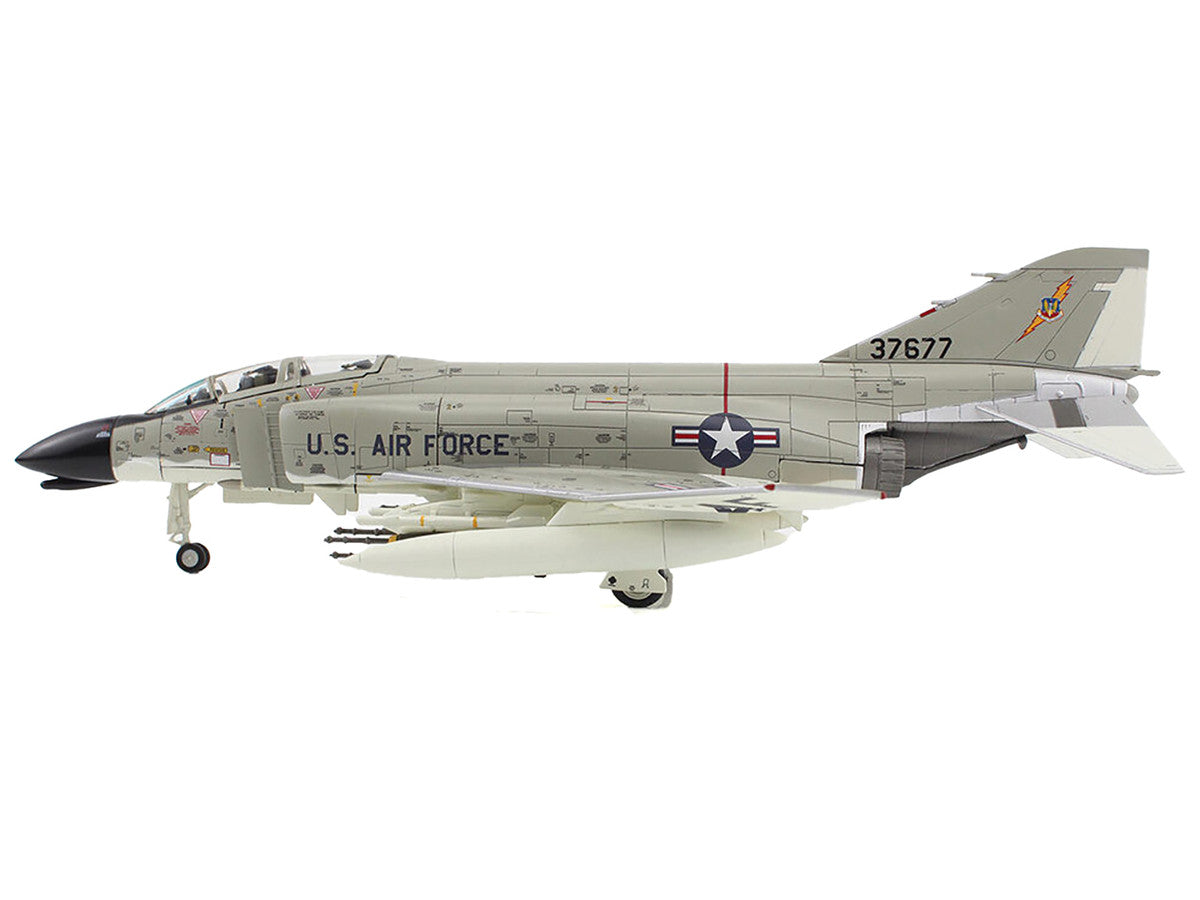 McDonnell Douglas F-4C Phantom II Fighter-Bomber Aircraft "433rd TFS 8th TFW Ubon Thailand" (1966) United States Air Force "Air Power Series" 1/72 Diecast Model by Hobby Master LuxuryLifeWay Online Store