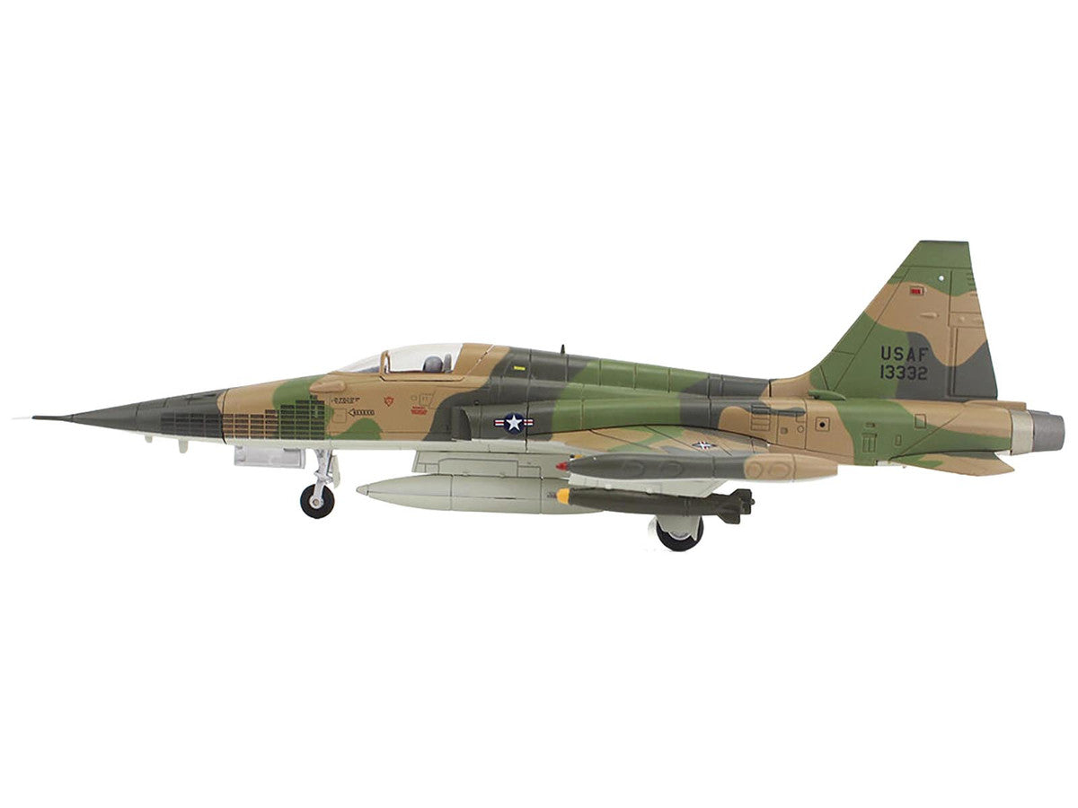 Northrop F-5C Skoshi Tiger Aircraft "64-13332 10th FCS Bien Hoa AFB" (1965) United States Air Force "Air Power Series" 1/72 Diecast Model by Hobby Master LuxuryLifeWay Online Store