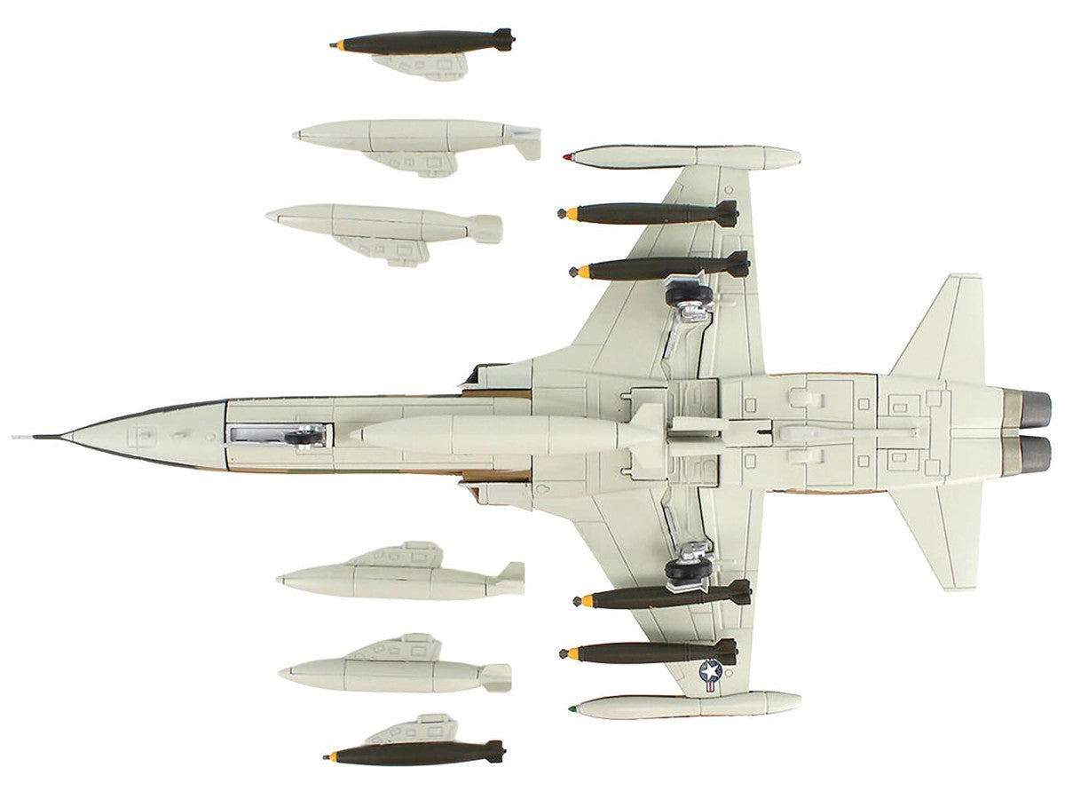 Northrop F-5C Skoshi Tiger Aircraft "64-13332 10th FCS Bien Hoa AFB" (1965) United States Air Force "Air Power Series" 1/72 Diecast Model by Hobby Master LuxuryLifeWay Online Store