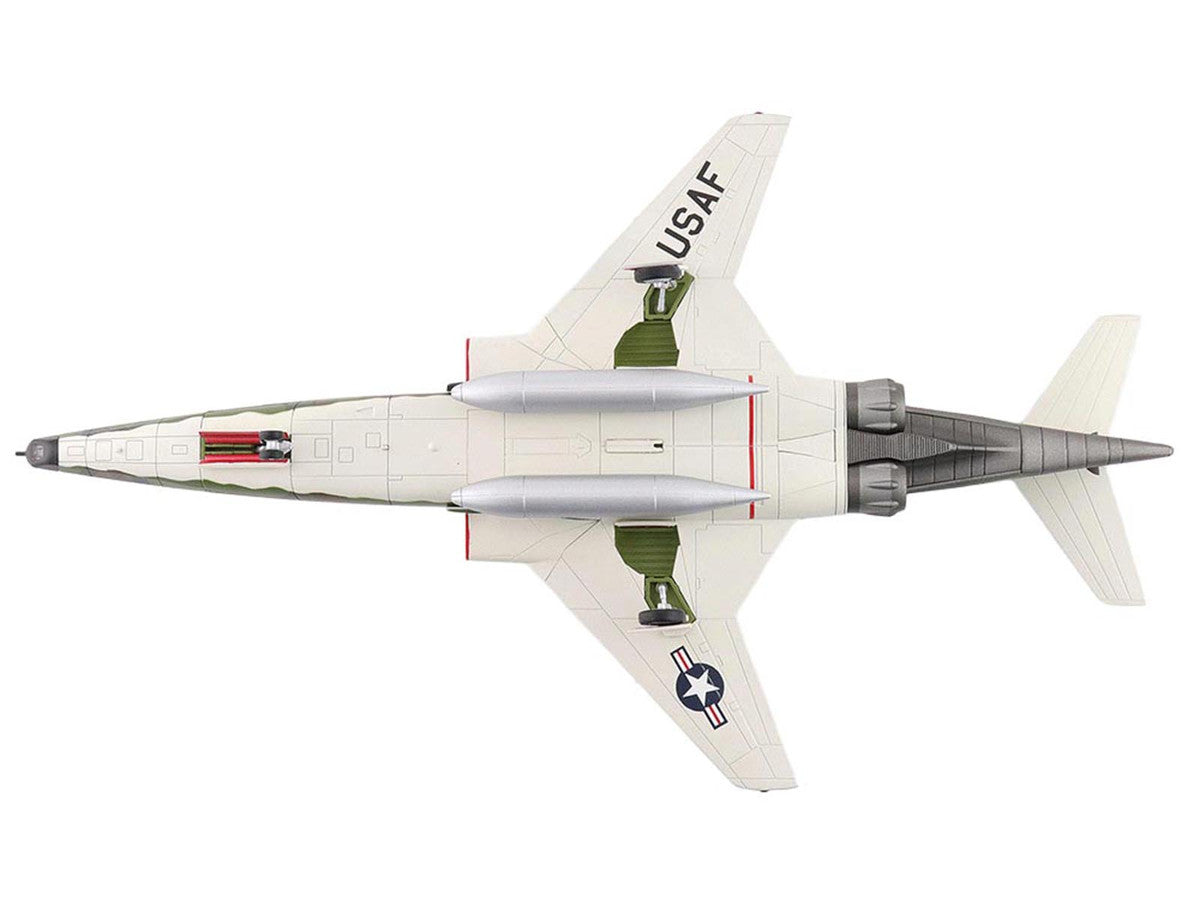 McDonnell RF-101A Voodoo Fighter Aircraft "54-1512 363rd Tactical Reconnaissance Wing Udorn Royal Thai Air Force Base" (1965) United States Air Force "Air Power Series" 1/72 Diecast Model by Hobby Master LuxuryLifeWay Online Store