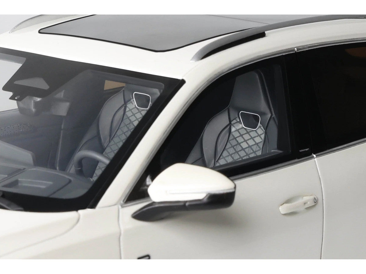 2024 Volkswagen Tiguan E Tsi R-Line Oryx White Pearl Limited Edition to 999 pieces Worldwide 1/18 Model Car by Otto Mobile LuxuryLifeWay Online Store