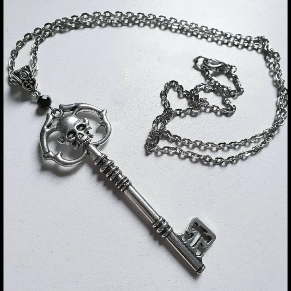 Trendy European and American Gothic Dark Skeleton Lovers Key Necklace Personalized Gift Creative Collar Pi-Mart
