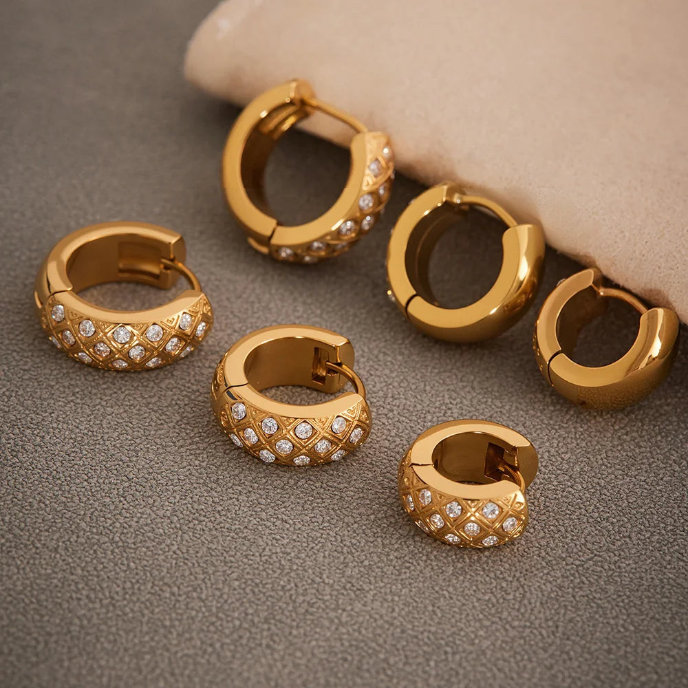 Liora Stainless Steel Zircon Women Hoop Earrings Metal Texture PVD Gold Plated Hypoallergenic Wedding Banquet Earrings Jewelry Pi-Mart